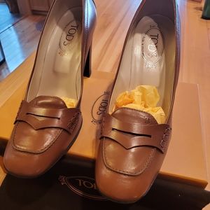 Tod's heeled mocassin (New)